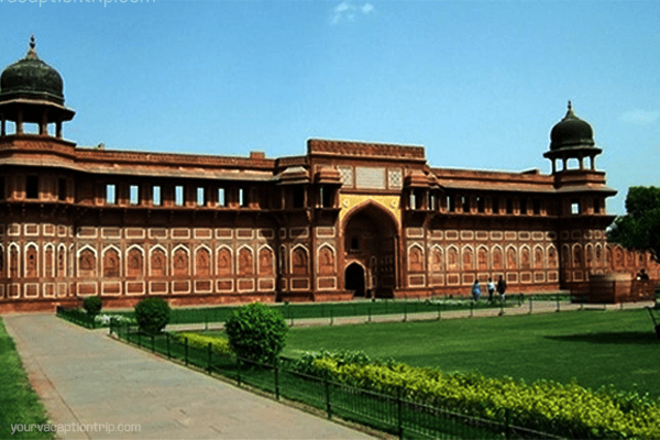 Best Places To Visit In Delhi (Timing, Fees & Travel Guide)